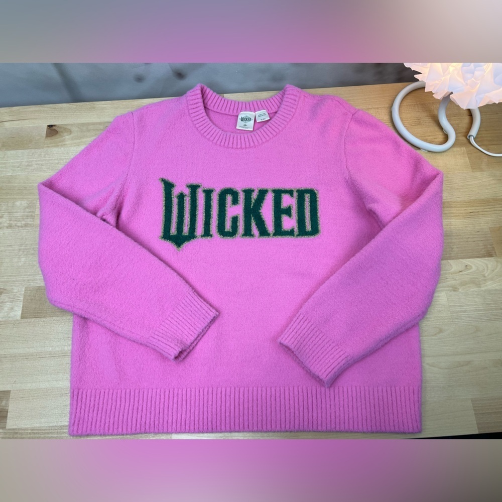 Wicked Pink super soft Sweater for the Wicket fanatics - Picture 1 of 9